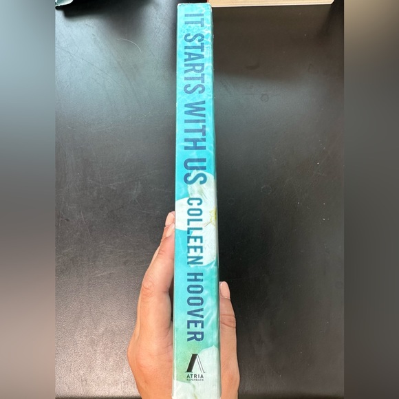 It Ends With Us + It Starts With Us by Colleen Hoover - Picture 4 of 4